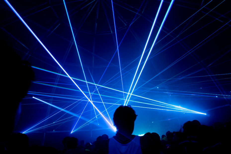 Apšvietimo sprendimai, kurie pakeičia bet kurią erdvę į šokių aikštelę